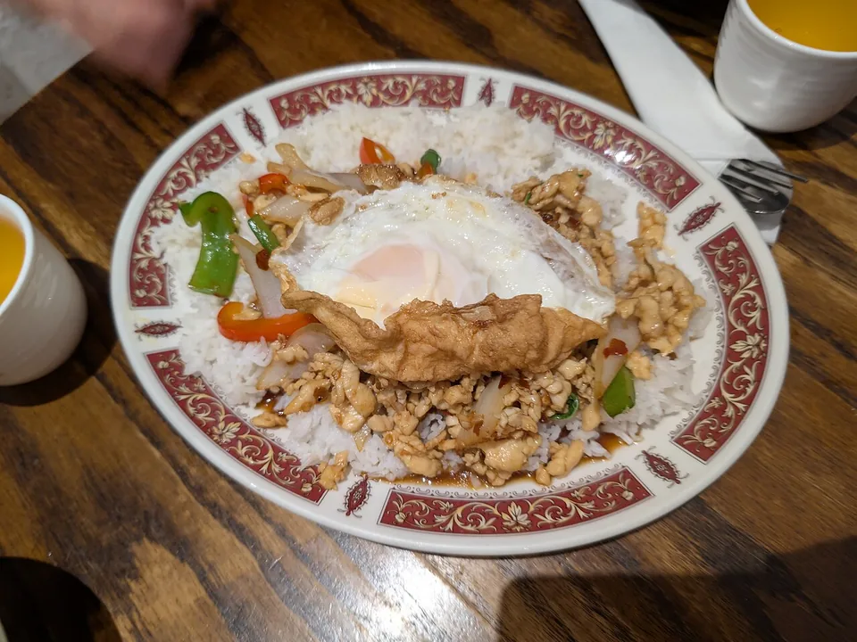泰式街头打抛猪肉盖饭